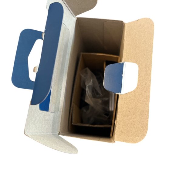 INSIGNIA Bluetooth Mouse NEW in Box Windows Mac Computer 6 Buttons Ergonomic - Picture 5 of 6